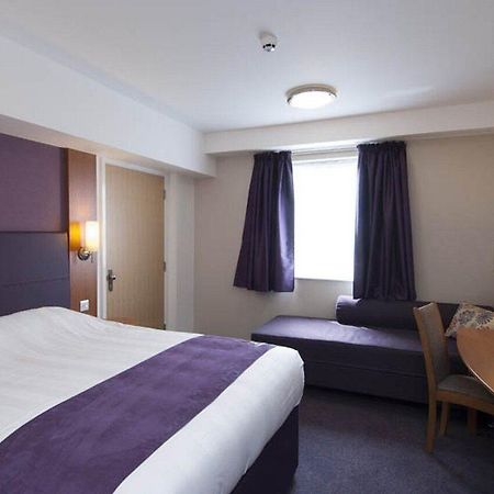 Premier Inn برنتوود المظهر الخارجي الصورة