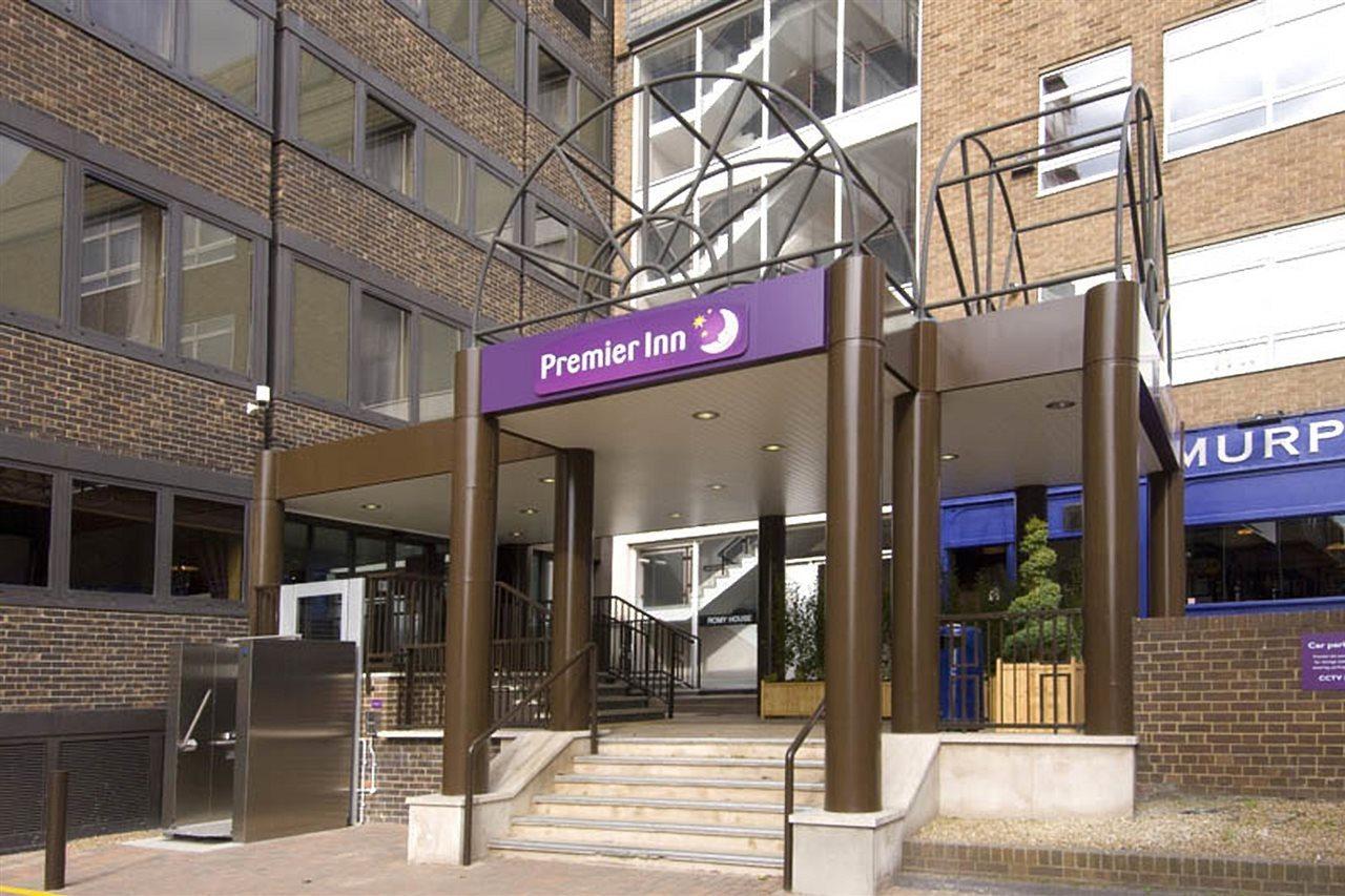 Premier Inn برنتوود المظهر الخارجي الصورة