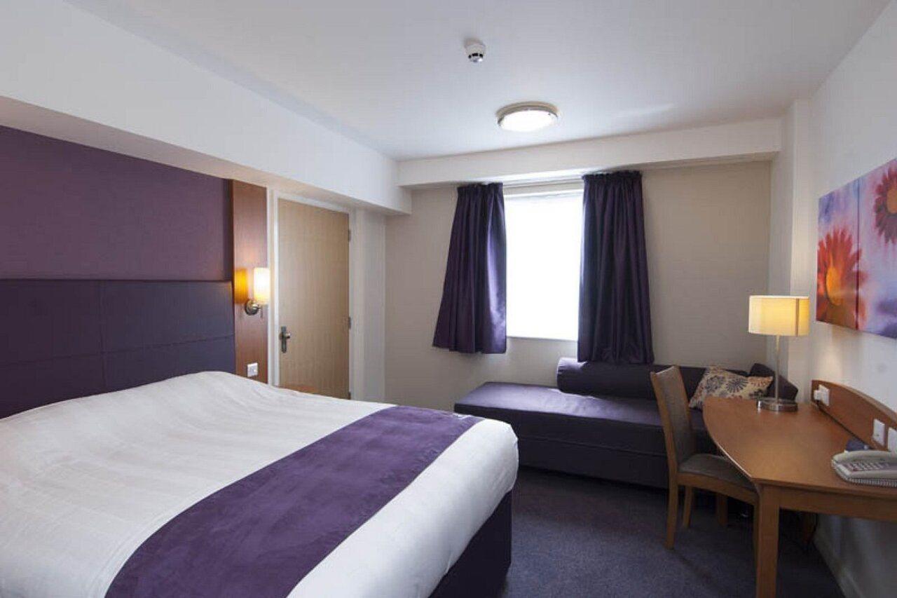 Premier Inn برنتوود المظهر الخارجي الصورة