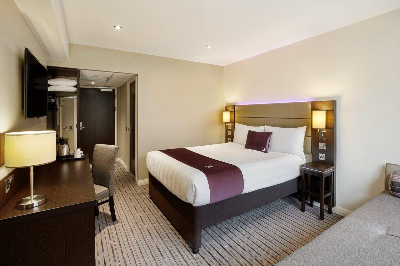 Premier Inn برنتوود المظهر الخارجي الصورة