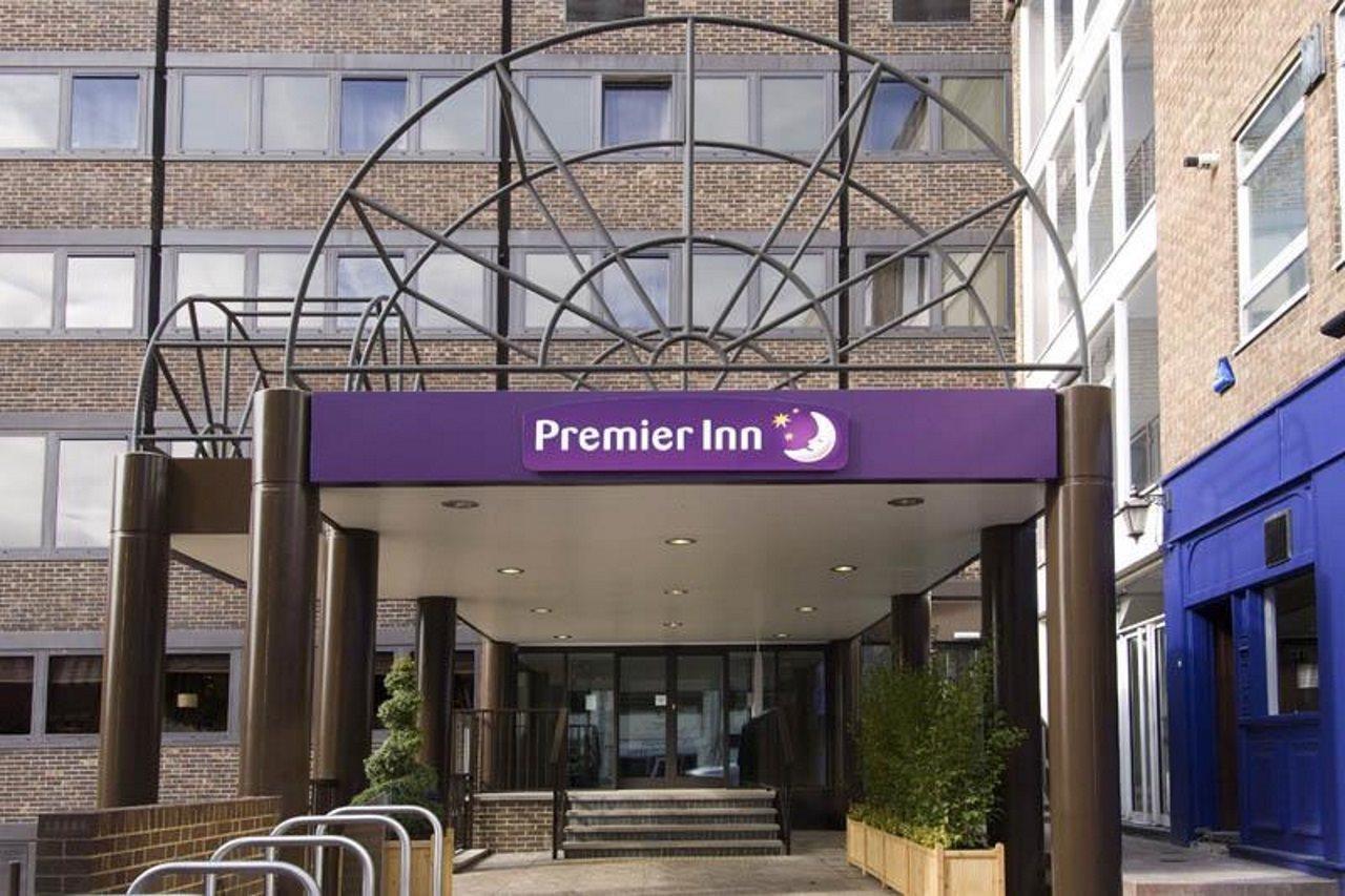 Premier Inn برنتوود المظهر الخارجي الصورة