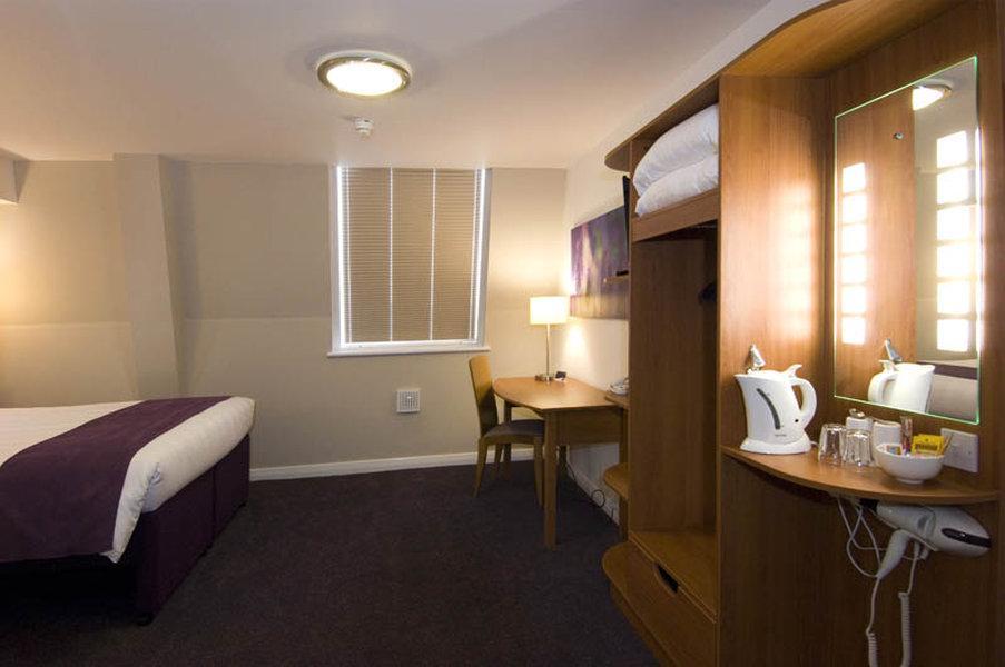 Premier Inn برنتوود المظهر الخارجي الصورة