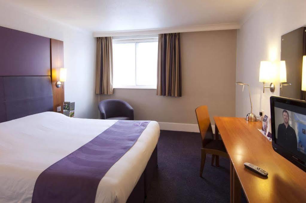 Premier Inn برنتوود المظهر الخارجي الصورة