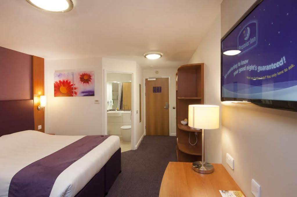 Premier Inn برنتوود المظهر الخارجي الصورة