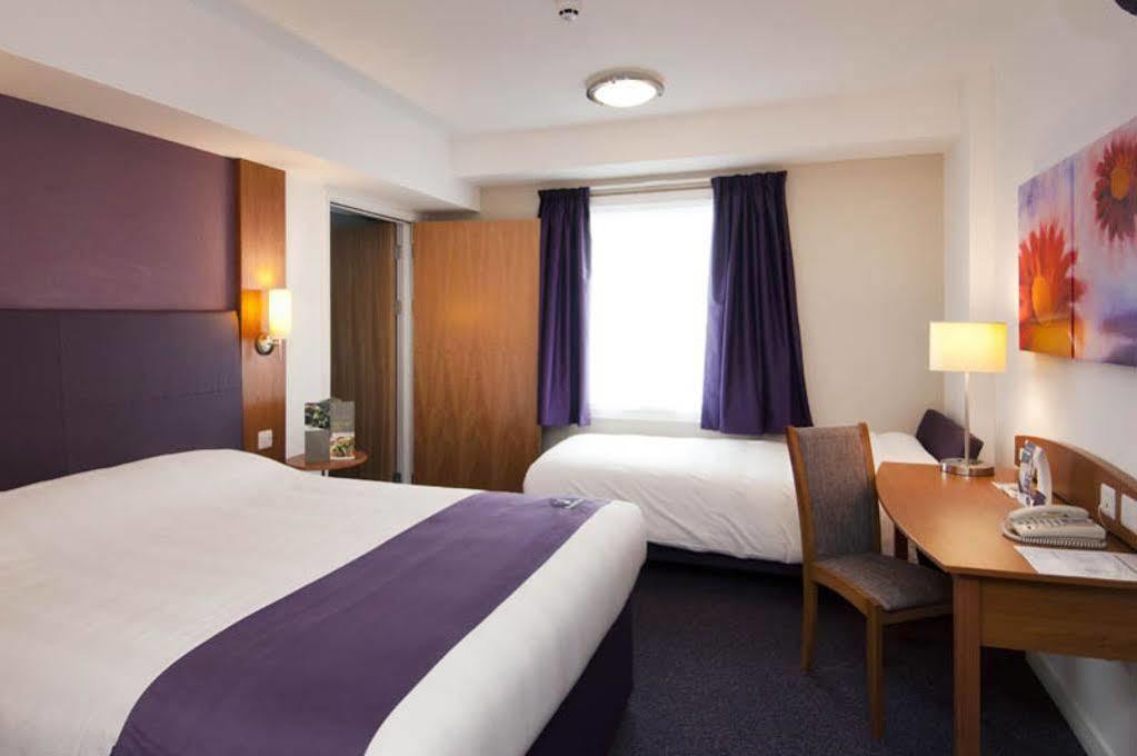 Premier Inn برنتوود المظهر الخارجي الصورة