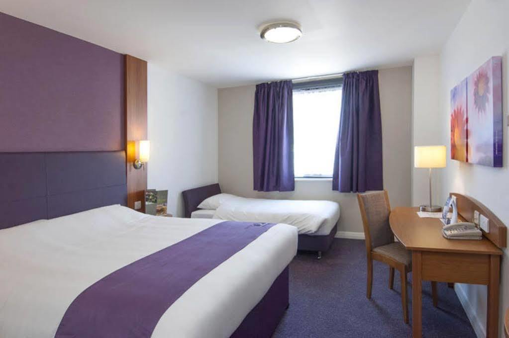 Premier Inn برنتوود المظهر الخارجي الصورة