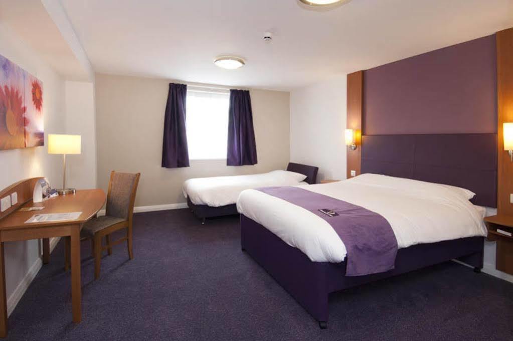 Premier Inn برنتوود المظهر الخارجي الصورة