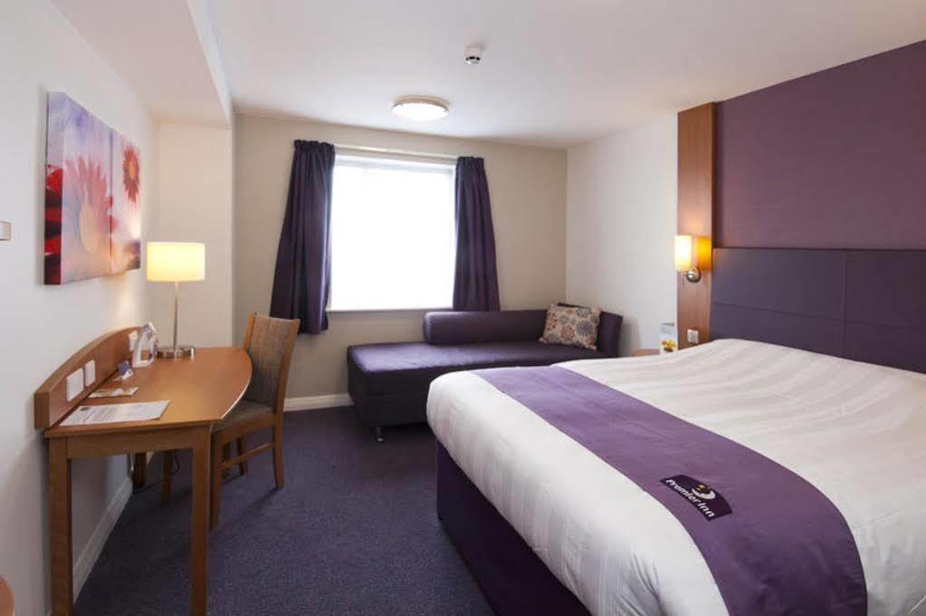 Premier Inn برنتوود المظهر الخارجي الصورة