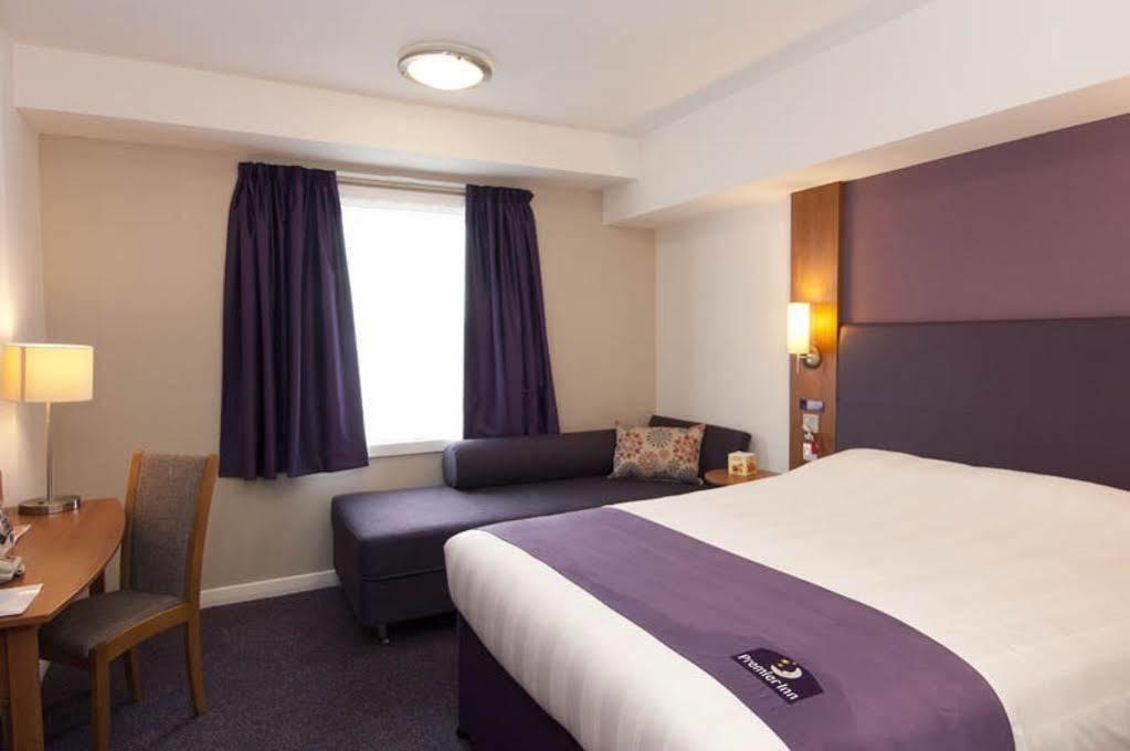 Premier Inn برنتوود المظهر الخارجي الصورة