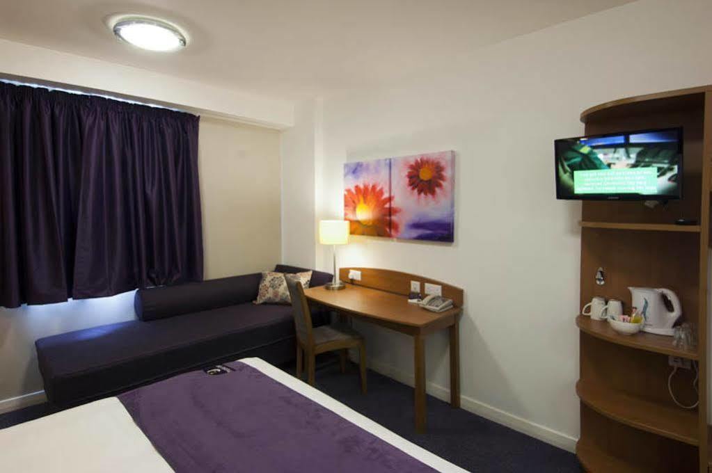 Premier Inn برنتوود المظهر الخارجي الصورة