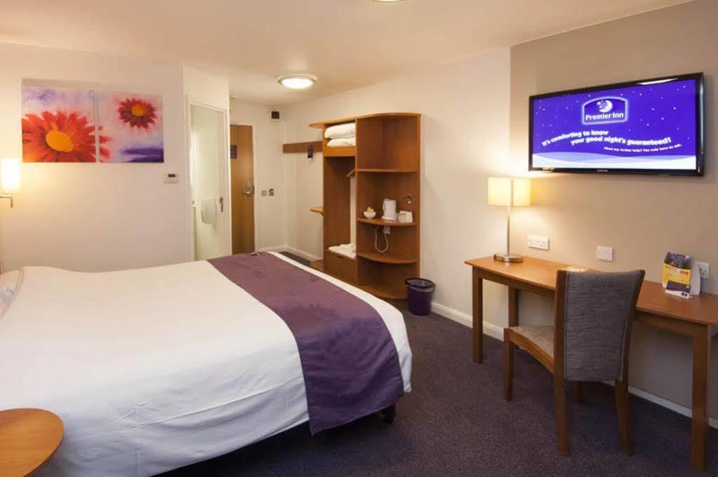 Premier Inn برنتوود المظهر الخارجي الصورة