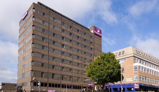 Premier Inn برنتوود المظهر الخارجي الصورة